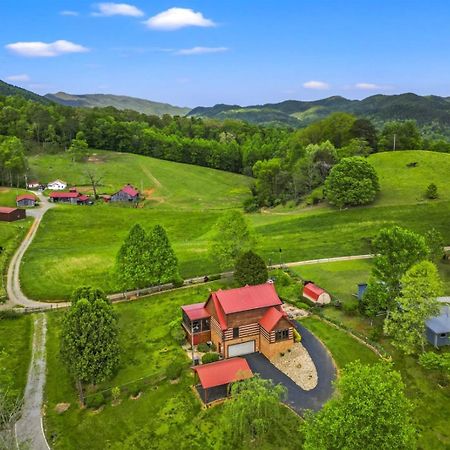 Hidden Star Hideaway-Blackberry Farm-Smoky Mtn Nat Park-Hot Tub- Fire Pit- Fenced Yard- Pet Friendly Walland 외부 사진