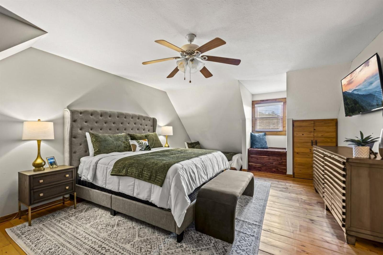 Hidden Star Hideaway-Blackberry Farm-Smoky Mtn Nat Park-Hot Tub- Fire Pit- Fenced Yard- Pet Friendly Walland 외부 사진