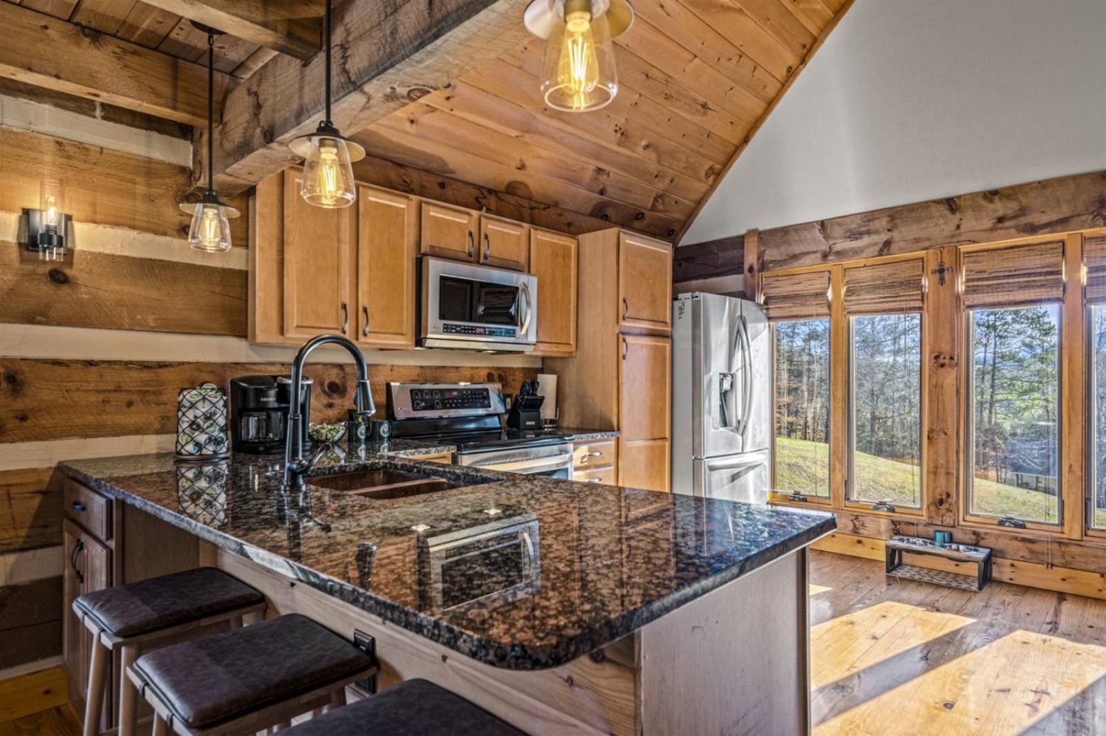 Hidden Star Hideaway-Blackberry Farm-Smoky Mtn Nat Park-Hot Tub- Fire Pit- Fenced Yard- Pet Friendly Walland 외부 사진