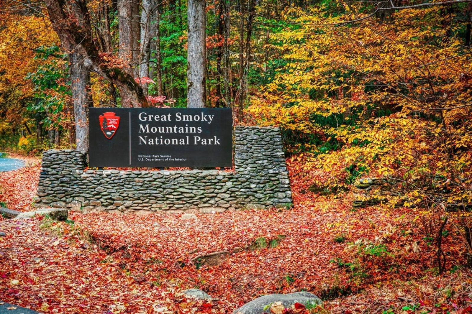 Hidden Star Hideaway-Blackberry Farm-Smoky Mtn Nat Park-Hot Tub- Fire Pit- Fenced Yard- Pet Friendly Walland 외부 사진