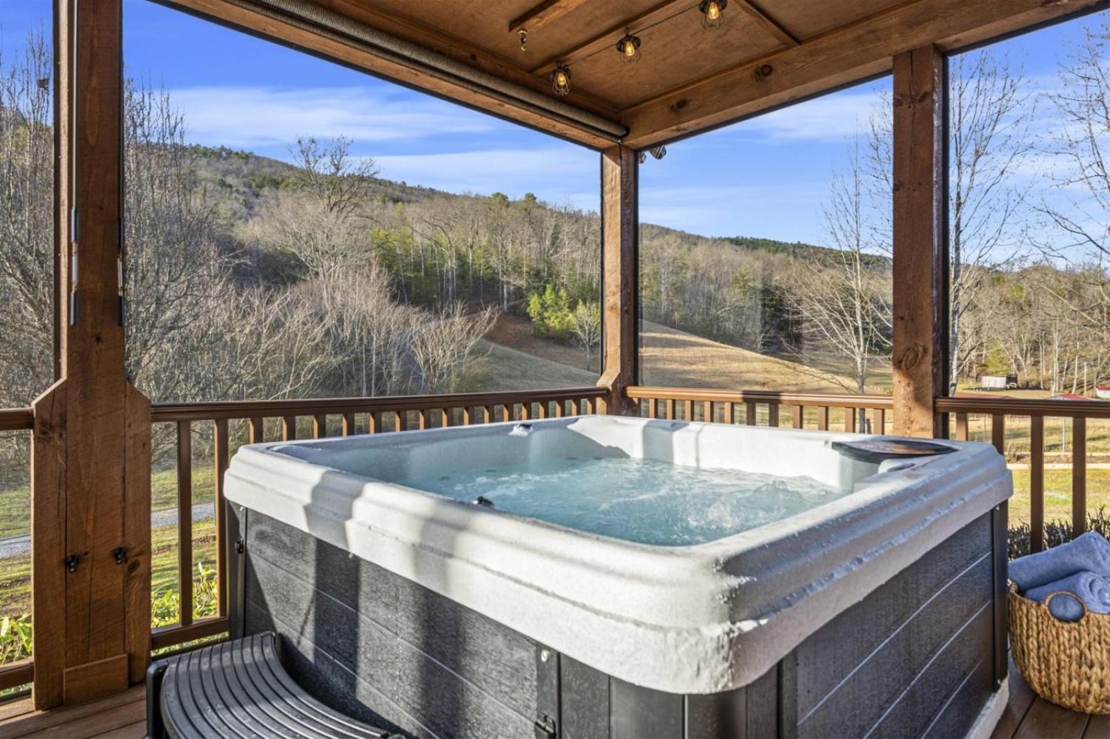 Hidden Star Hideaway-Blackberry Farm-Smoky Mtn Nat Park-Hot Tub- Fire Pit- Fenced Yard- Pet Friendly Walland 외부 사진