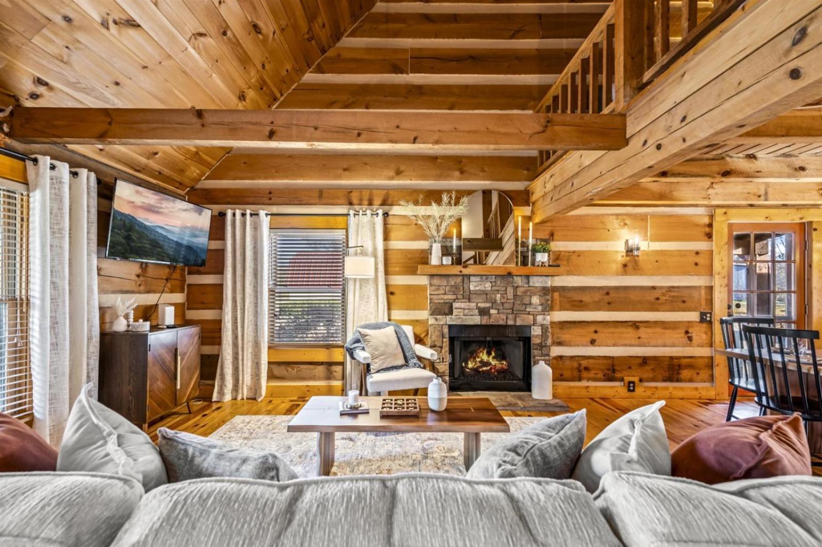 Hidden Star Hideaway-Blackberry Farm-Smoky Mtn Nat Park-Hot Tub- Fire Pit- Fenced Yard- Pet Friendly Walland 외부 사진