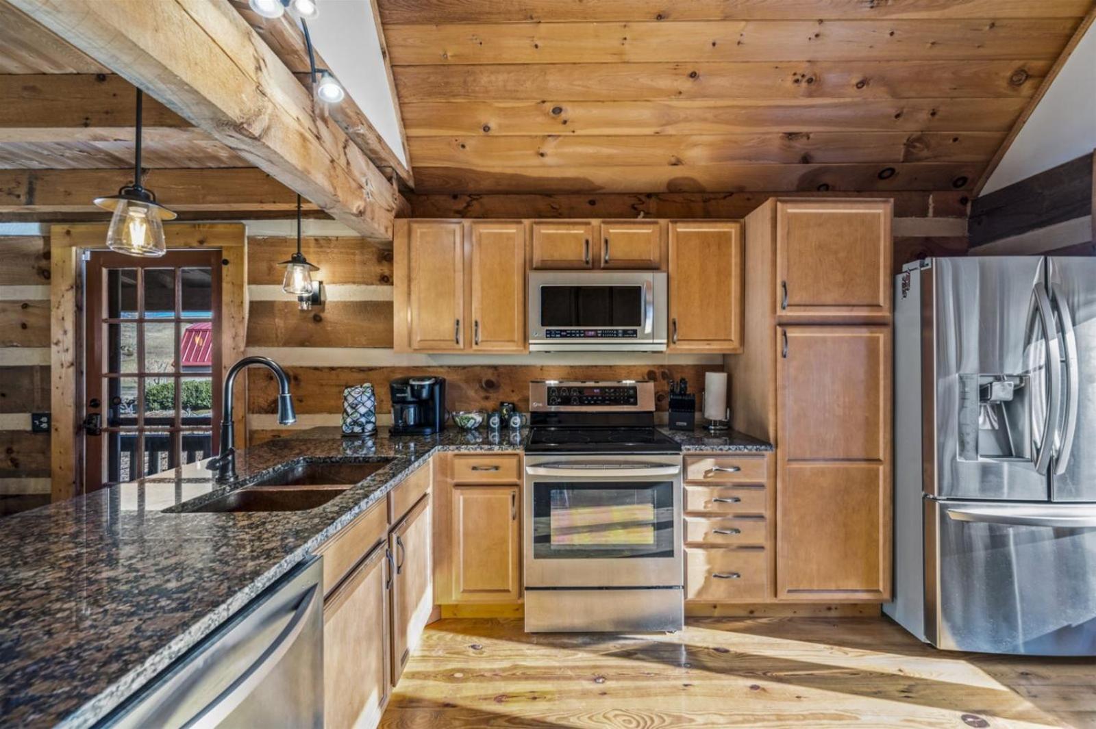 Hidden Star Hideaway-Blackberry Farm-Smoky Mtn Nat Park-Hot Tub- Fire Pit- Fenced Yard- Pet Friendly Walland 외부 사진