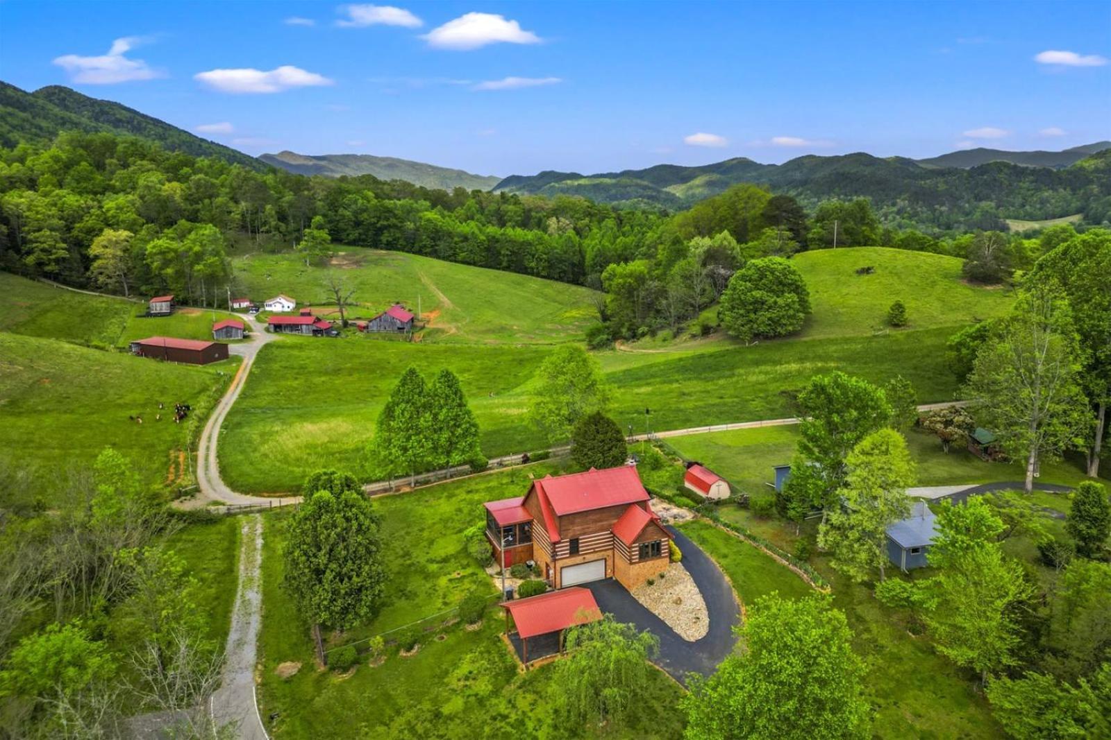 Hidden Star Hideaway-Blackberry Farm-Smoky Mtn Nat Park-Hot Tub- Fire Pit- Fenced Yard- Pet Friendly Walland 외부 사진