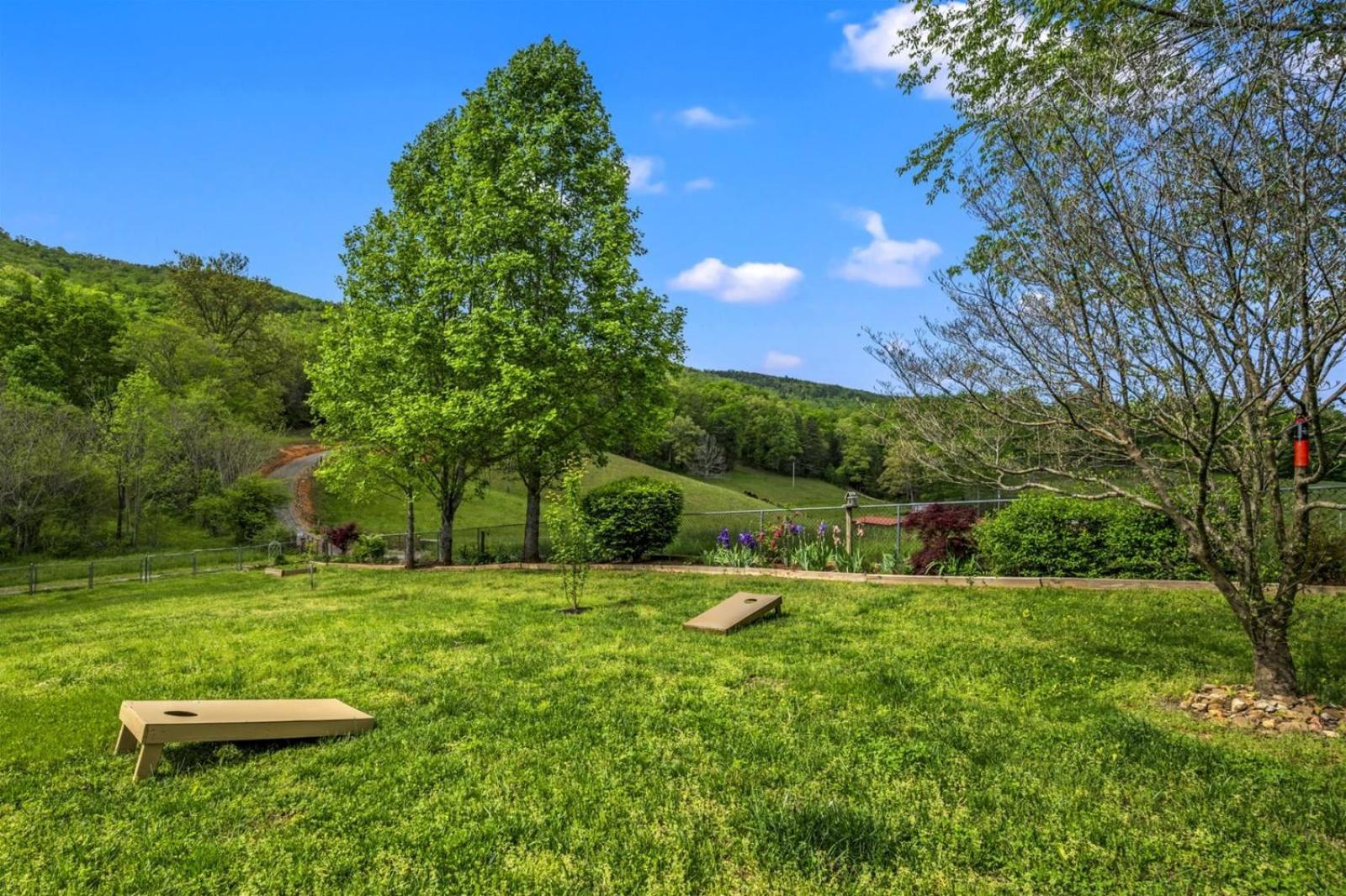 Hidden Star Hideaway-Blackberry Farm-Smoky Mtn Nat Park-Hot Tub- Fire Pit- Fenced Yard- Pet Friendly Walland 외부 사진
