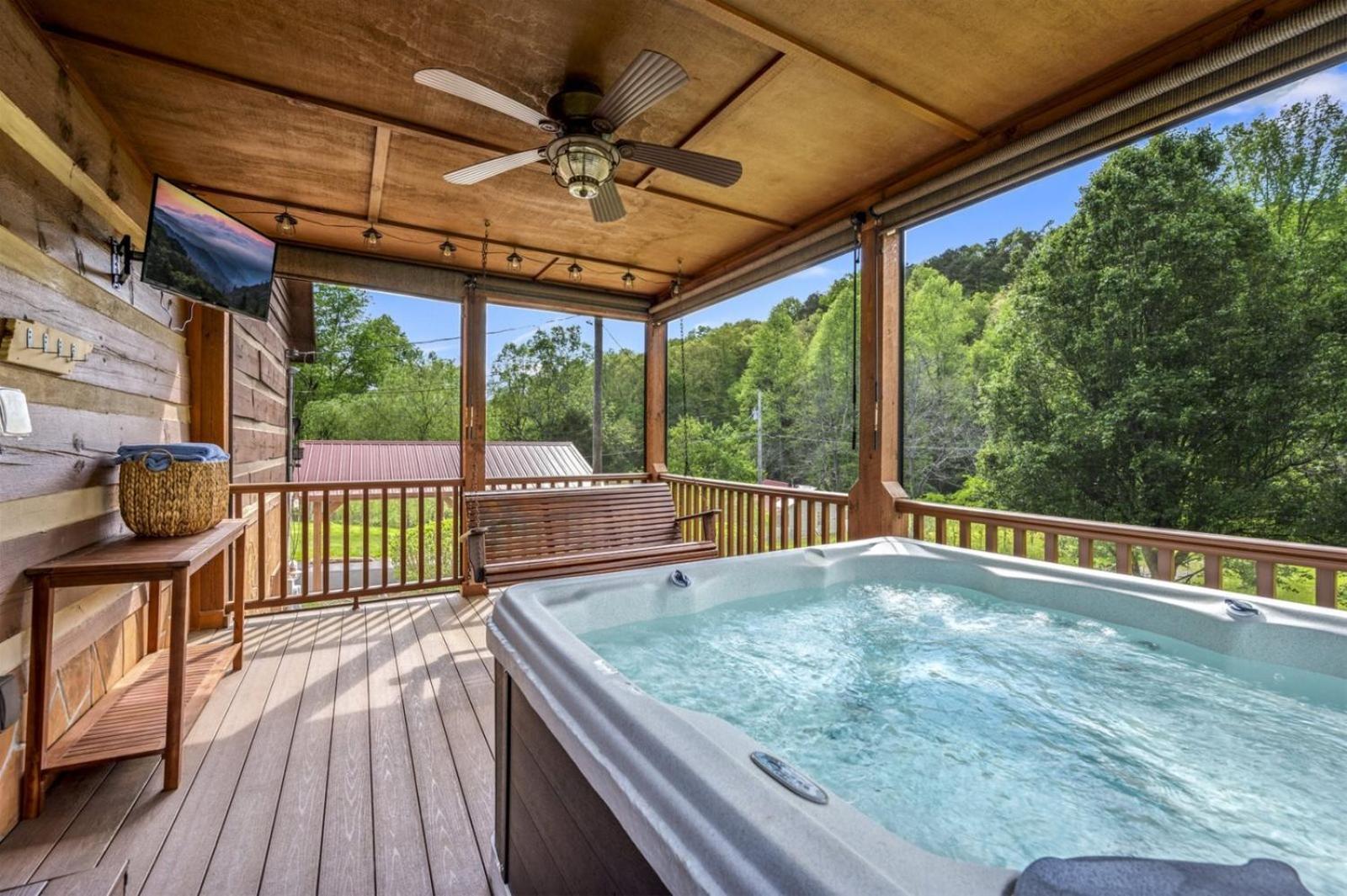Hidden Star Hideaway-Blackberry Farm-Smoky Mtn Nat Park-Hot Tub- Fire Pit- Fenced Yard- Pet Friendly Walland 외부 사진