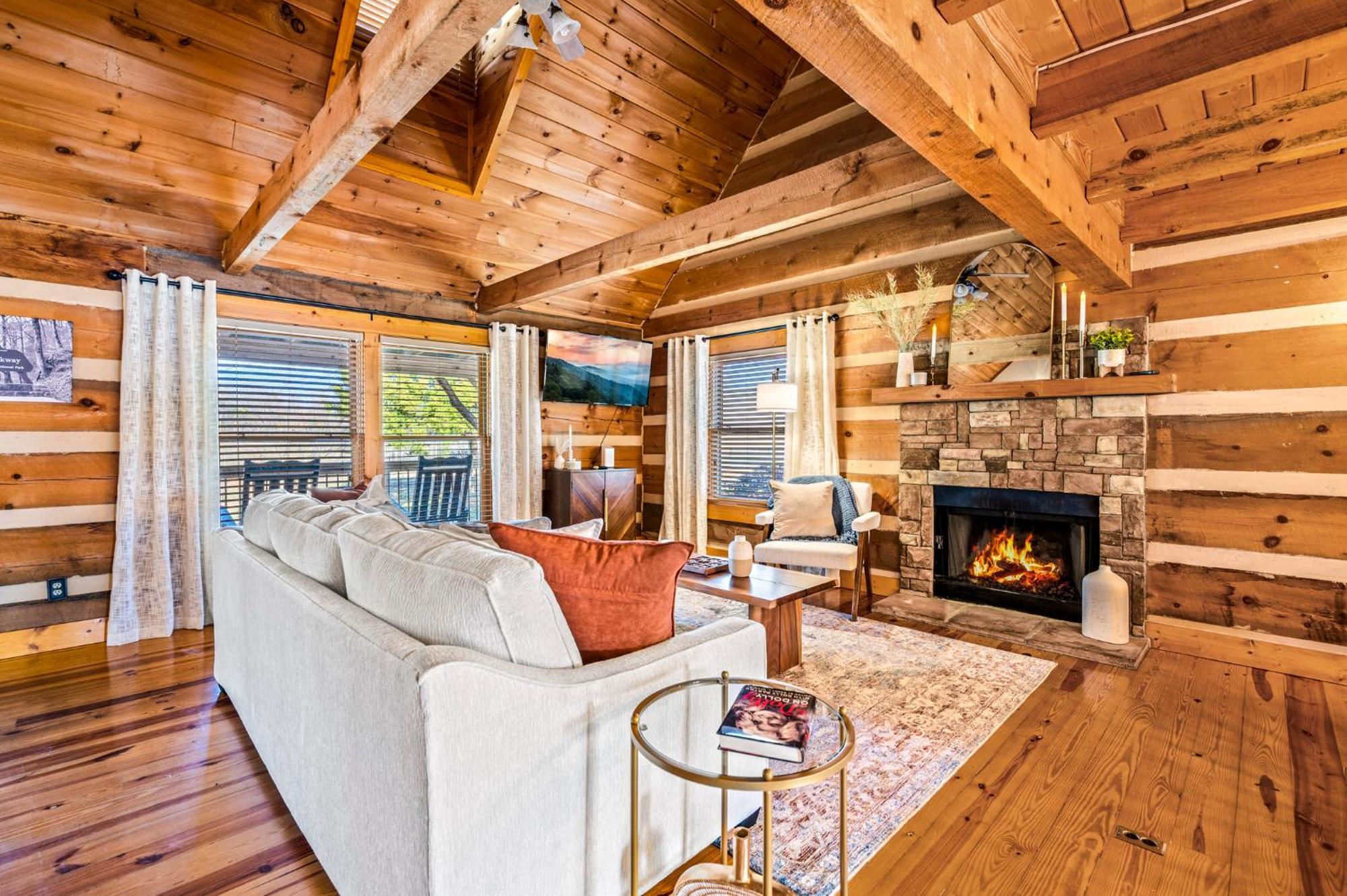 Hidden Star Hideaway-Blackberry Farm-Smoky Mtn Nat Park-Hot Tub- Fire Pit- Fenced Yard- Pet Friendly Walland 외부 사진